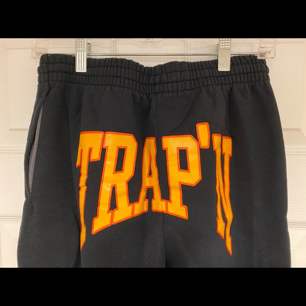 Black trap’n joggers